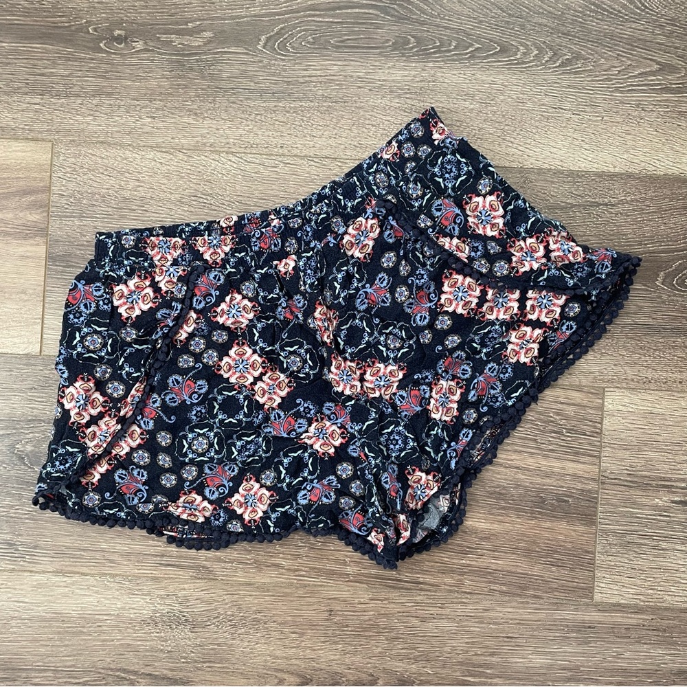 Mudd Flowy Side Wrapping Short Shorts Small